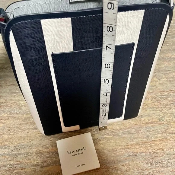 NWOT Spade ♠️ bucket bag striped navy blue and white - Picture 14 of 16
